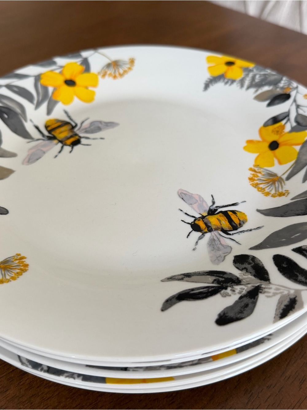 Royal Norfolk White Dinner Plate with Yellow Bee & Floral Motif